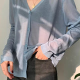 Let strikket vest med V-hals