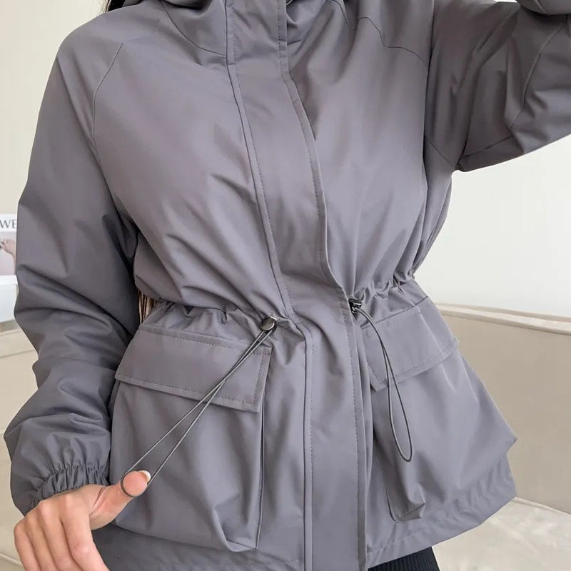 Vandtæt jakke med hætte og snøre, løs pasform, afslappet, til udendørs vandreture