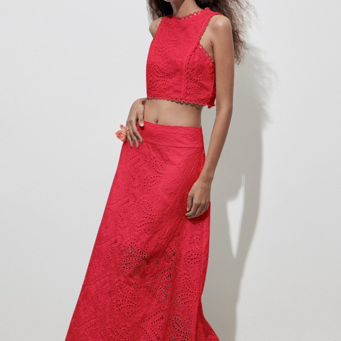 Broderet og udskåret maxinederdel