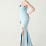 Stropløs plisseret aftenkjole med hjerteformet halsudskæring