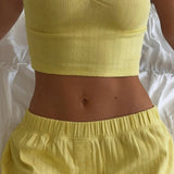 Todelt sæt: bukser og en blød, afslappet tanktop