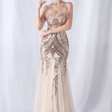 Aftenkjole med pailletter og strudsefjer