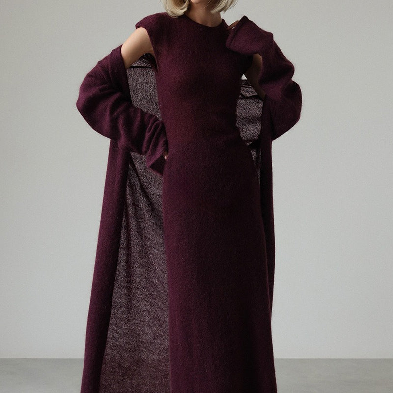 Todelt sæt: ærmeløs kjole og strikket cardigan