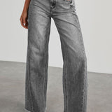 Minimalistiske, ensfarvede jeans med vide, falmede ben