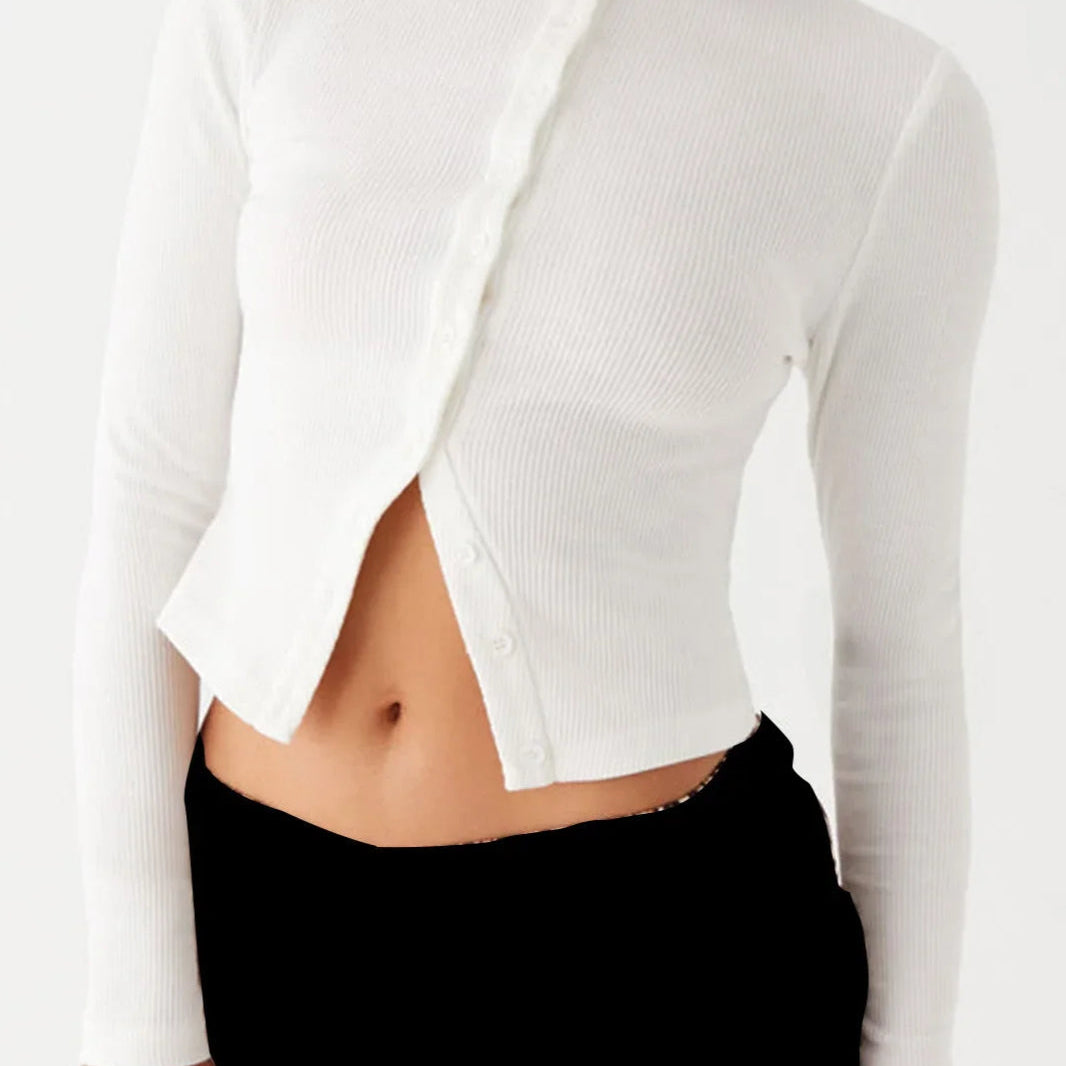 Kort ribbet cardigan med knapper foran