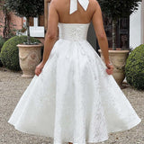 Jacquard aftenkjole med åben ryg og V-hals