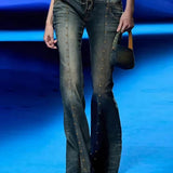 Lavtaljede jeans med svaj og nitter