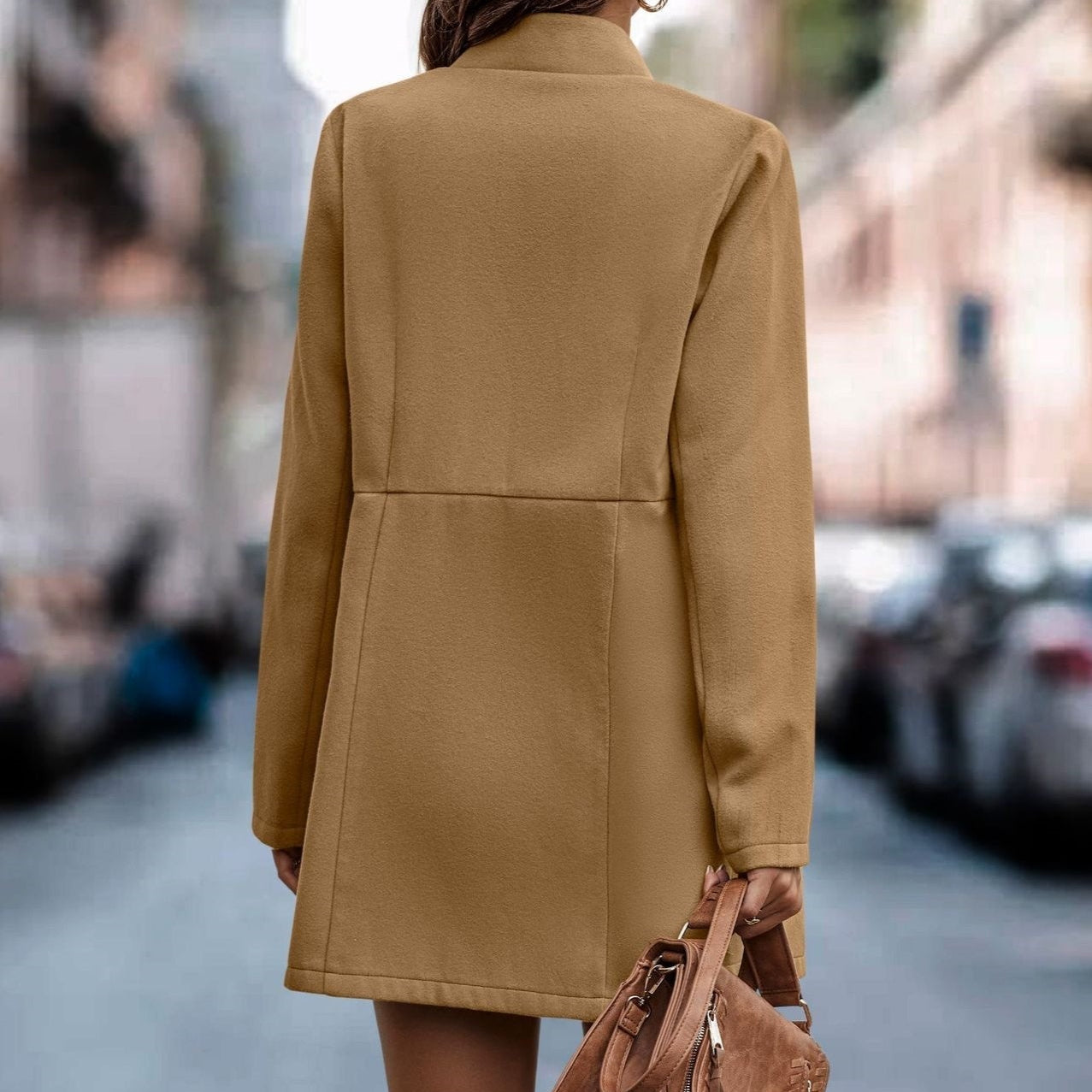 Langærmet frakke i ensfarvet børstet uld