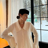 Todelt sæt: lyserød cardigan med klokkeærmer og polokrave, lige nederdel