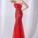 Aftenkjole med pailletter og strudsefjer