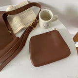 Minimalistisk skuldertaske i PU-læder, nem at matche