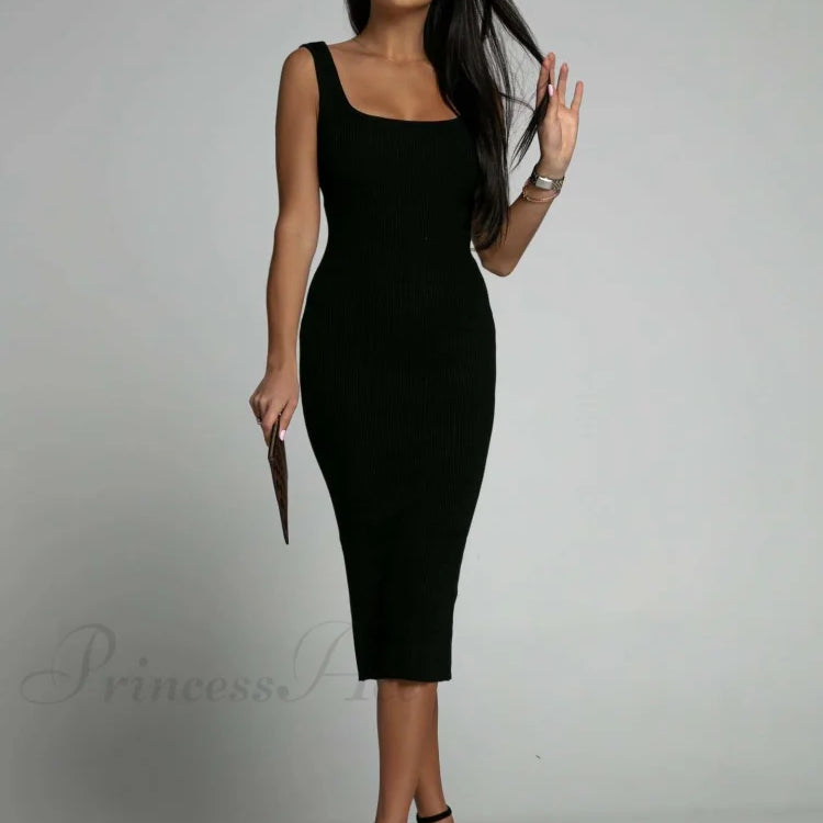 Elegant midikjole med rund halsudskæring fra Allure Them All