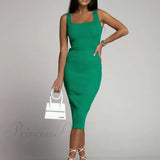 Elegant midikjole med rund halsudskæring fra Allure Them All