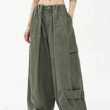 Højtaljede, vide ben i militærgrøn med faldskærm