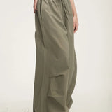 Afslappede cargobukser med atletisk elastisk linning