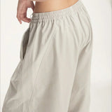 Afslappede cargobukser med atletisk elastisk linning