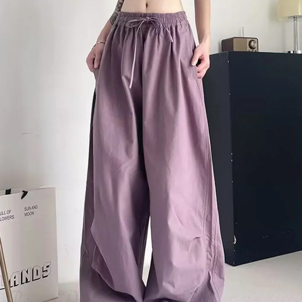 Afslappede cargobukser med atletisk elastisk linning