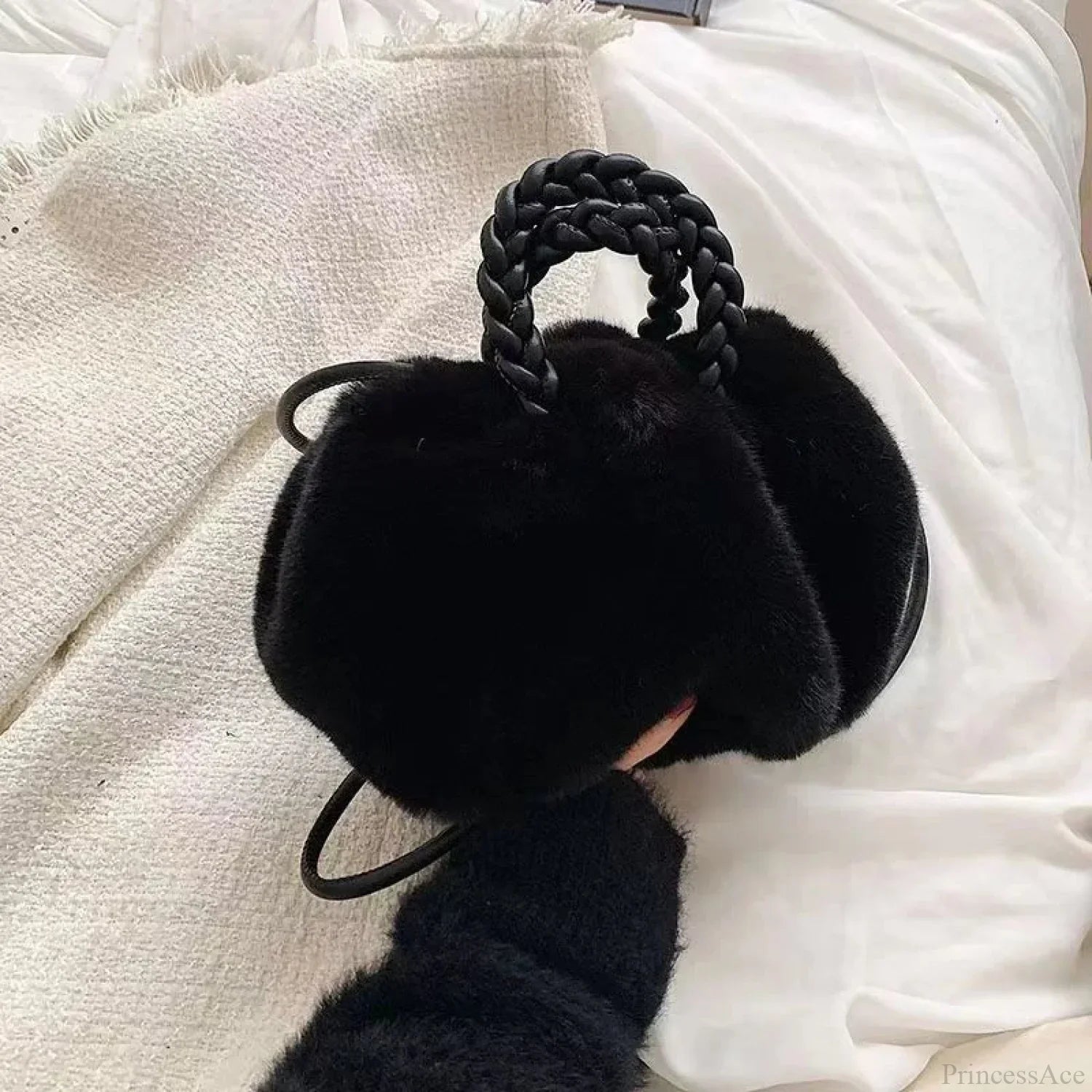 Trendy plisseret skuldertaske i kunstpels til efterår-vinter