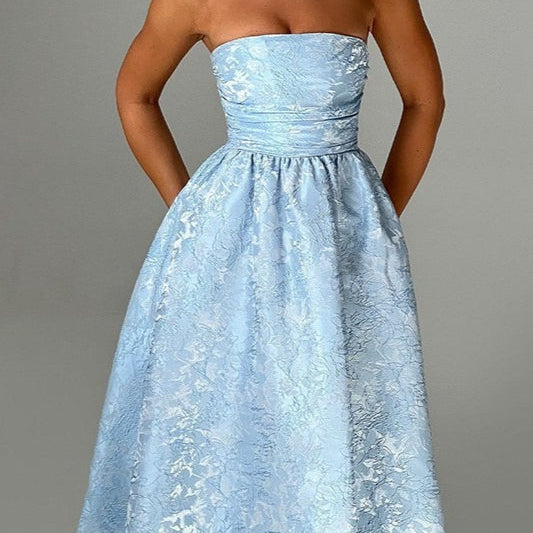 Stropløs trapez-aftenkjole i ensfarvet jacquard