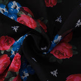 Todelt sæt bestående af en langærmet crop top og en tætsiddende nederdel med slids og flæser.