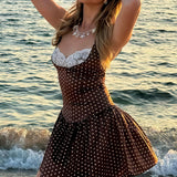 Mini tankkjole med polkaprikker og blondeindsatser