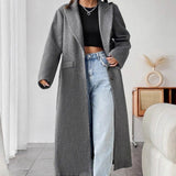 Minimalistisk lang uldfrakke