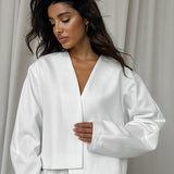 Todelt sæt: ensfarvet V-hals cardigan med tilspidsede ben