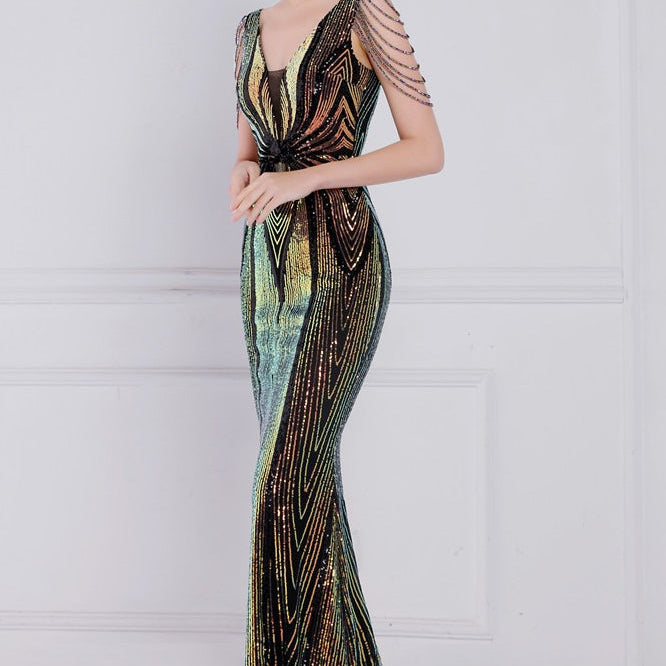 Havfrue-aftenkjole med pailletter og blomsterperler