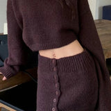 Todelt, cropped, tætsiddende striksæt med rund hals