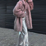 Varm frakke med åben ryg i plys imiteret pels