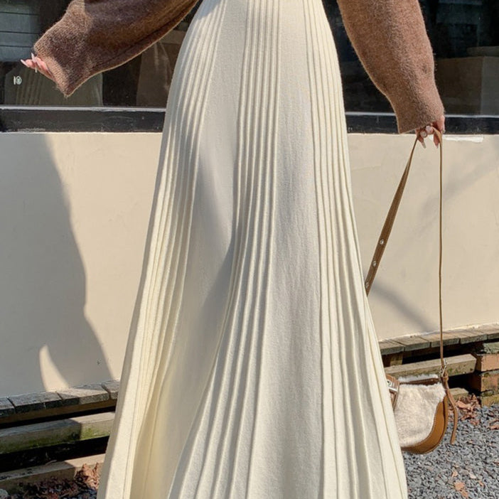 Højtaljet, fyldig nederdel