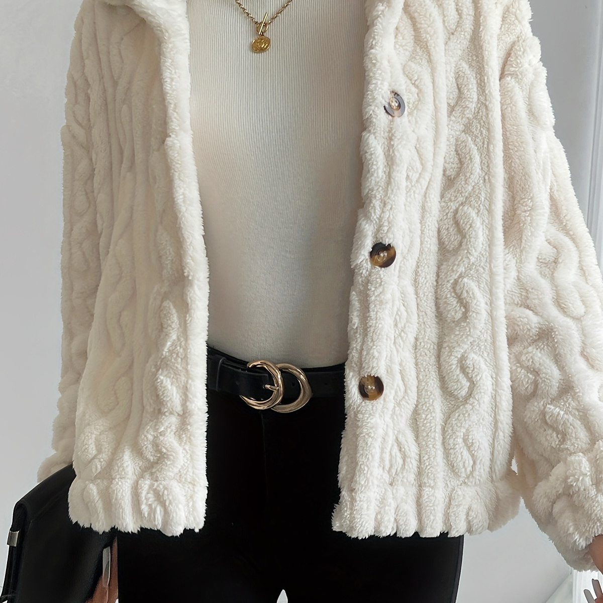 Varm frakke i blød og luftig dobbeltlags kabelstrikket fleece