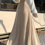 Højtaljet, fyldig nederdel