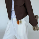 Kort brun jakke med lynlås