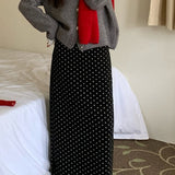 Højtaljet nederdel med polkaprikker og slids bagpå