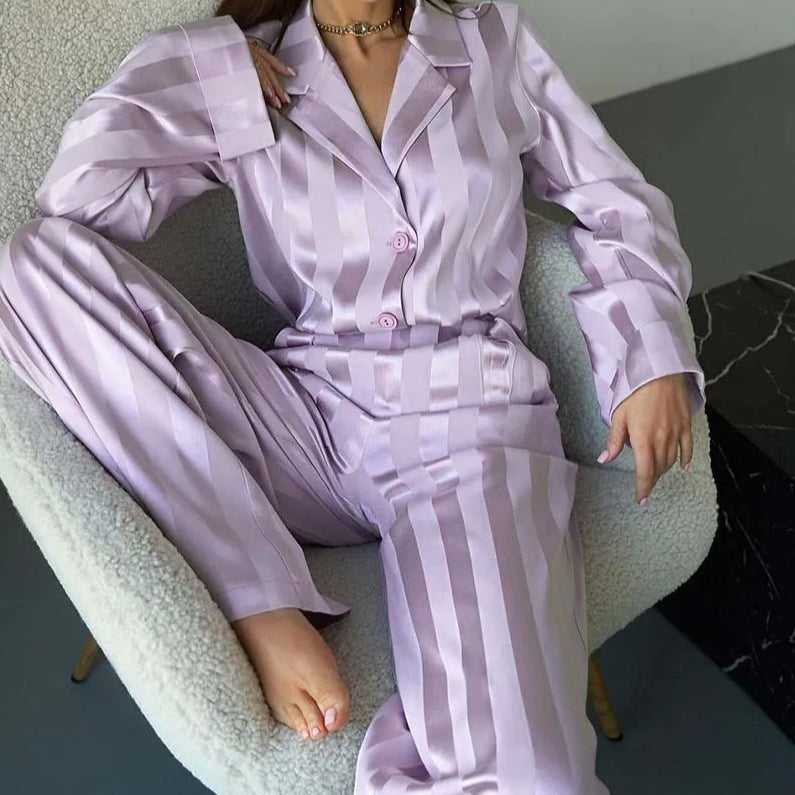 Todelt sæt: lyserøde printede kontorbukser med opsmøg