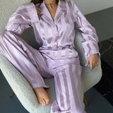 Todelt sæt: lyserøde printede kontorbukser med opsmøg