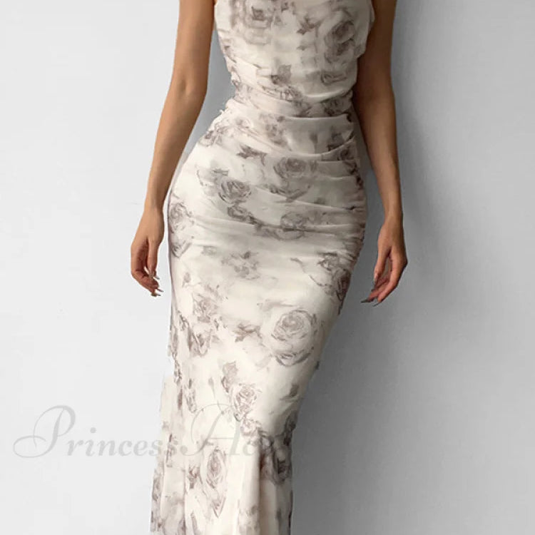 Trendy maxikjole i fløjl med bar ryg og slids bagpå