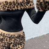 Todelt fleecesæt med leopardprint og off-shoulder-design