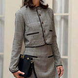 Todelt mini-kontorsæt med rund hals og lommer, sort print