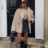 Kort dobbeltradet uldjakke