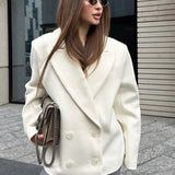 Beige mellemlang frakke i uldblanding med krave