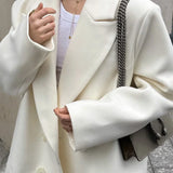 Beige mellemlang frakke i uldblanding med krave