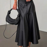 Sort midi-nederdel i imiteret læder