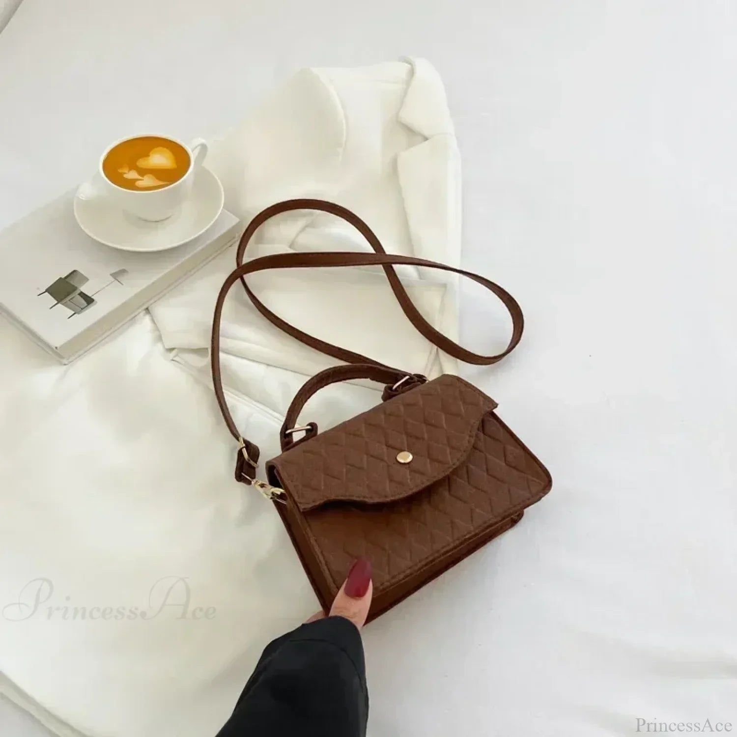 Blå crossbody-taske i koreansk stil under armene