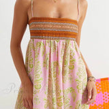 Charmerende midikjole med tynde stropper og bosnisk folkemusikblomsterprint