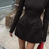 Højtaljet, tætsiddende minikjole med bånd i kanten