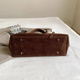 Stor tote-taske med dekorativ spænde i imiteret ruskind