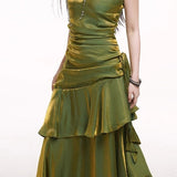 Bordeauxrød asymmetrisk aftenkjole med flæser og tanktop