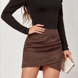 Figursyet mini-nederdel i rynket ruskind